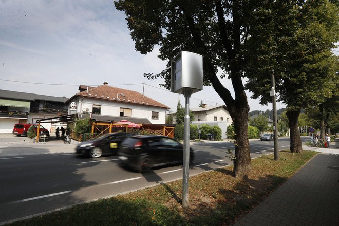 Super radar na Opekarski v Trnovem deluje od sredine julija, od predlanske jeseni so jih postavili že na devetih lokacijah. Foto Leon Vidic