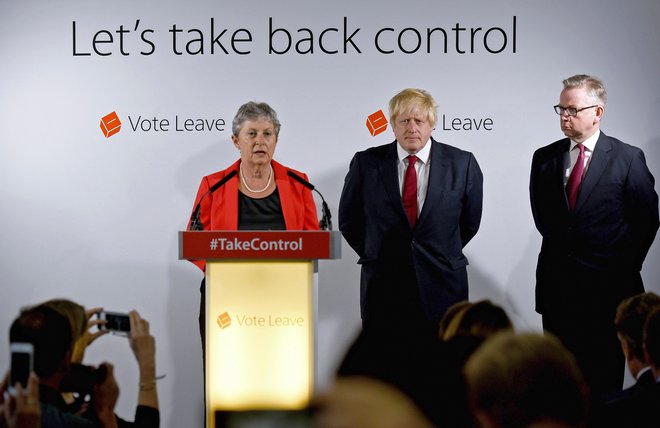 Obljuba o prevzemanju nadzora nad lastno usodo je zaznamovala referendumsko kampanjo, v kateri sta moči leta 2016 združila laburistka Gisela Stuart in konservativec Boris Johnson. Foto Reuters