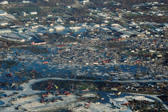 Z Bahamov po sprva skopih informacijah prihajajo vedno novi posnetki uničenja. FOTO: Marco Bello/Reuters