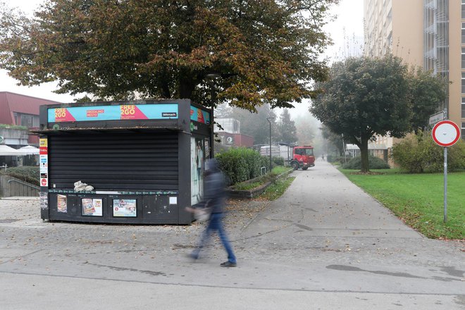 Zgodilo se je v tej trafiki v Štepanjskem naselju. FOTO: Dejan Javornik