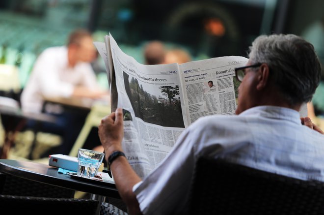 Kakšen bo nadzor nad oblastjo, če bo večina dnevnega časopisja v rokah peščice lastnikov? FOTO: Tadej Regent/Delo