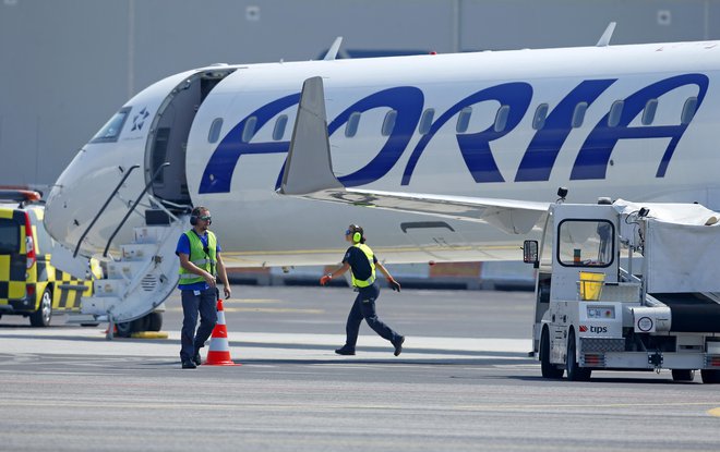 Vodstvo Adrie Airways in Sindikat prometnih pilotov Slovenije sta dosegla sporazum, da napovedane stavke ne bo, so sporočili iz letalskega prevoznika. Foto Matej Družnik