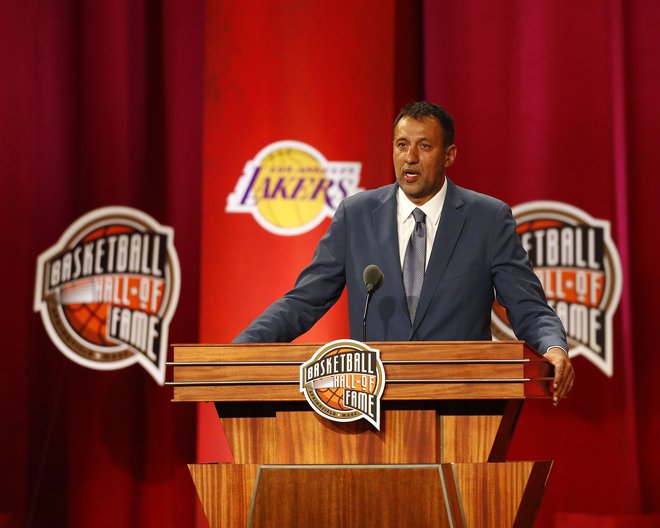 Vlade Divac je postal drugi srbski košarkar v hramu slavnih lige NBA. FOTO: Omar Rawlings/Afp