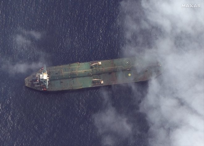 Satelitsko fotografijo tankerja, domnevno pred obalo&nbsp;Tartusa v Siriji, je danes objavilo ameriško podjetje Maxar Technologies. FOTO: &copy;2019 Maxar Technologies/Reuters