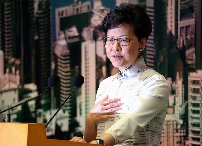 Carrie Lam ima močno podporo Pekinga in tudi hongkonškega kapitala. FOTO: Reuters