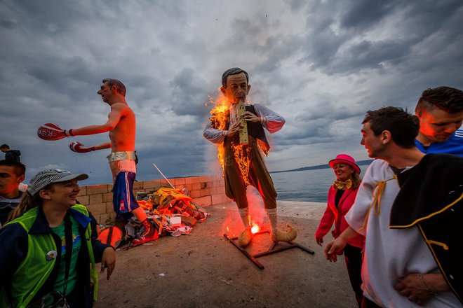 Grožnje Miloradu Pupovcu so se stopnjevale po sežigu njegove lutke na pustnem karnevalu. FOTO: Zvonimir Barisin/Cropix