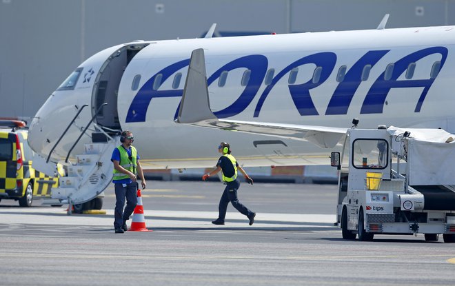 Adria Airways je pet pred dvanajsto oddala letno poročilo. FOTO: Matej Družnik/Delo