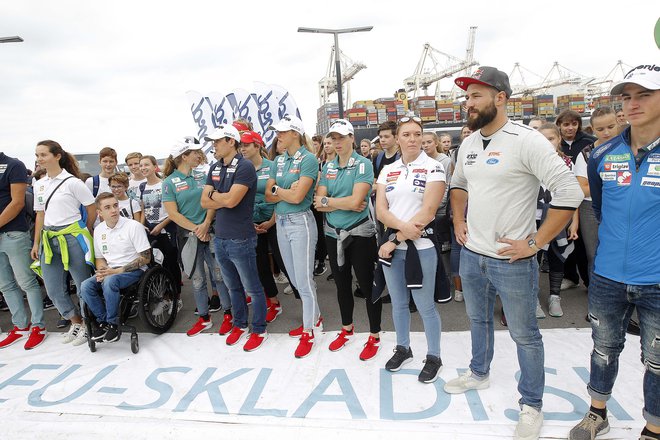 Sredi priprav so se člani slovenske smučarske družine zbrali na Obali.