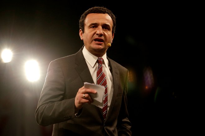 Albin Kurti, leader of the Self-Determination movement (Vetevendosje) delivers his speech during a pre-election rally in Pristina, Kosovo, October 4, 2019. REUTERS/Florion Goga Foto Florion Goga Reuters