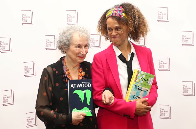 Margaret Atwood in Bernardine Evaristo. FOTO: Simon Dawson/Reuters