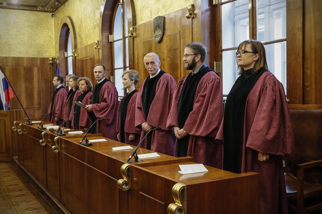 So ustavni sodniki le v škrlatne toge preoblečeni politiki? FOTO: Uroš Hočevar