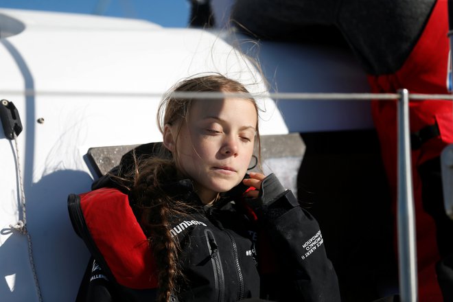 Po 20 dneh plovbe je Greta Thunberg prišla do Lizbone. FOTO: Rafael Marchante/Reuters