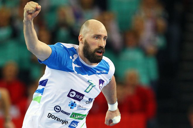 Kapetan Vid Kavtičnik je po težavah s poškodbo spet na seznamu  slovenske rokometne reprezentance. FOTO: Reuters