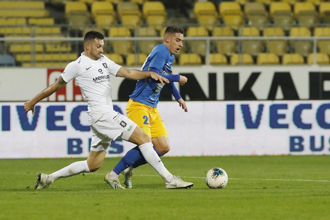 Celjani in Ljubljančani držijo vse niti razpleta prvenstva v svojih rokah. FOTO: Leon Vidic