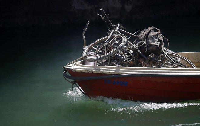 Prostovoljne akcije odstranjevanja odpadkov iz rek so pozitivne in dobrodošle, nikakor pa niso dovolj. FOTO: Blaž Samec