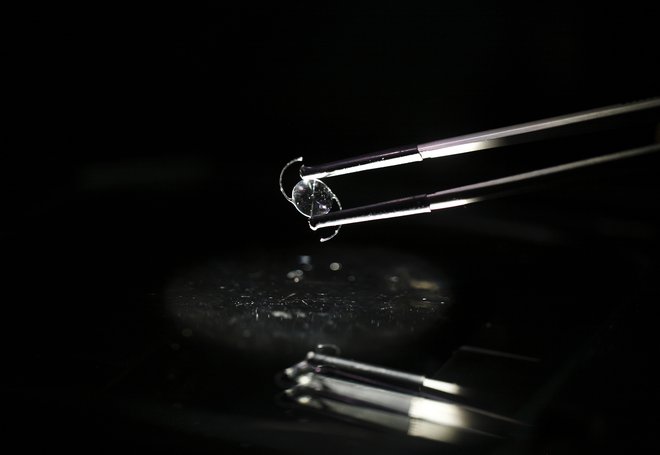 Leče lahko razpadejo na mikrodelce. FOTO: Navesh Chitrakar/Reuters