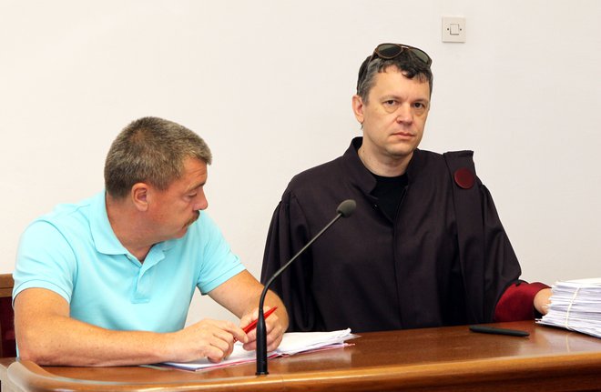Primer Božidarja Fekonje, ki ga zastopa odvetnik Boris Kanduti, se vrača na kamniško okrajno sodišče. FOTO: Marko Feist