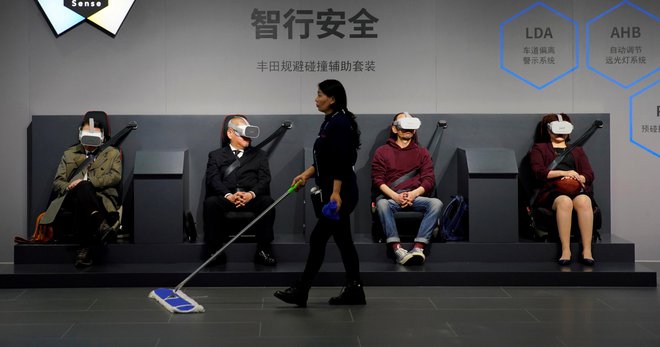 Virtualna in z njo vse druge digitalne resničnosti so že skoraj desetletje v čakalnici za množično uporabo. Foto Aly Song/Reuters