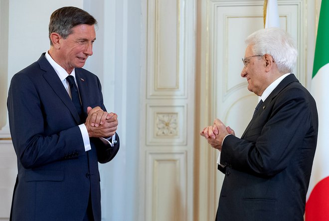 Italijanski predsednik Sergio Mattarella in slovenski predsednik Borut Pahor v Trstu. FOTO: Reuters