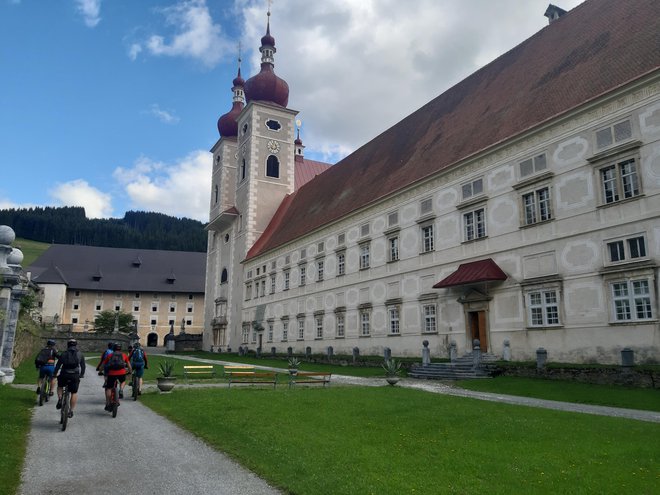 Sankt Lambrecht je poznan predvsem po benediktinskem samostanu. FOTO: Mitja Felc/Delo