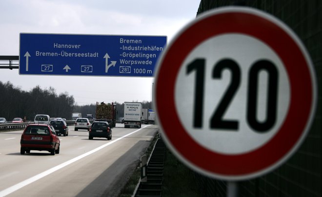 Vprašanje cestnin je občutljivo za ministrstva, ki jih vodijo nemški socialni demokrati iz SPD. Ti&nbsp;so že dolgo časa kritični do cestnin. FOTO: Morris Macmatzen/Reuters