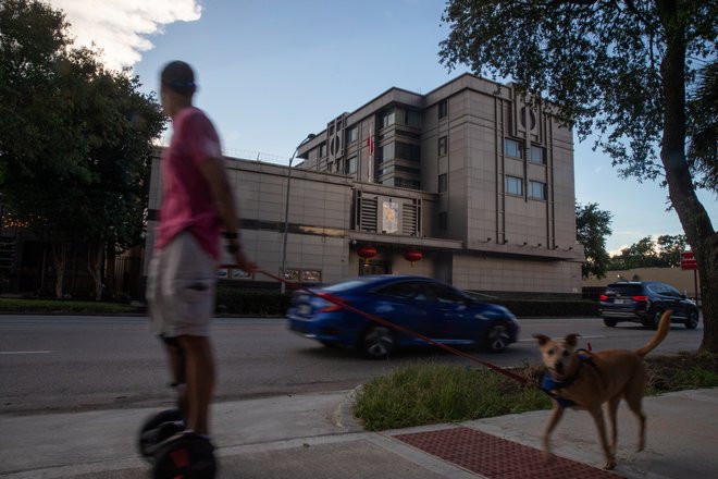 Washington je ukazal zaprtje kitajskega konzulata &raquo;s ciljem zaščite ameriške intelektualne lastnine in zasebnih podatkov ameriških državljanov&laquo;. Foto: Adrees Latif/Reuters