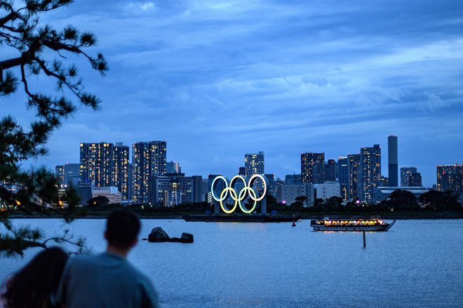 Če ne bi bilo pandemije, bi se ta petek veselili olimpijade v Tokiu. FOTO: Philip Fong/AFP