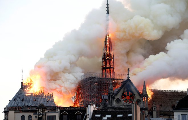 V notredamski katedrali je zagorelo 14. aprila lani nekaj čez sedmo uro zvečer.&nbsp;Foto: Benoit Tessier Reuters Pictures