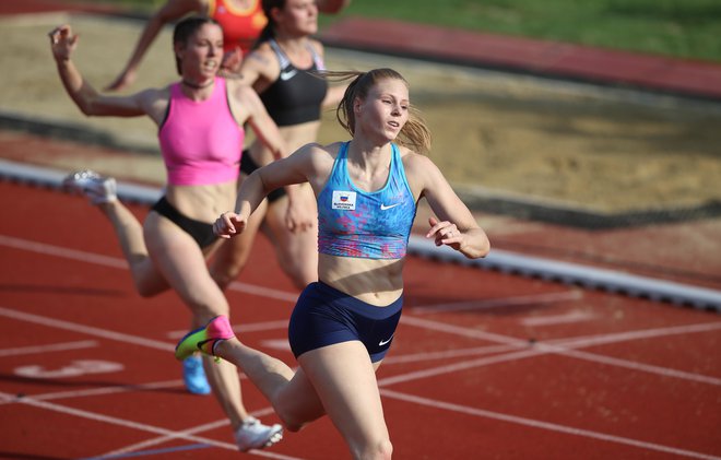 Maja Mihalinec je bila nepremagljiva na 100 m, v nedeljo jo čaka boj na dvakrat daljši razdalji. FOTO: Tadej Regent/Delo