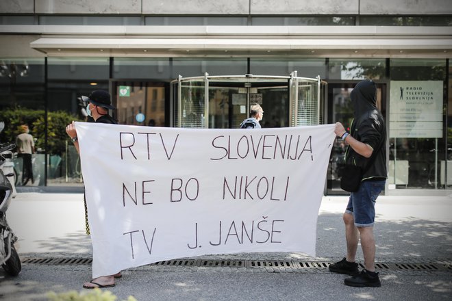 Predlagani noveli zakona ministra za kulturo Simonitija o javni RTV Slovenija in Slovenski tiskovni agenciji (STA) kažeta na težnjo po popolni podreditvi ključnih medijev. Foto Uroš Hočevar/Delo