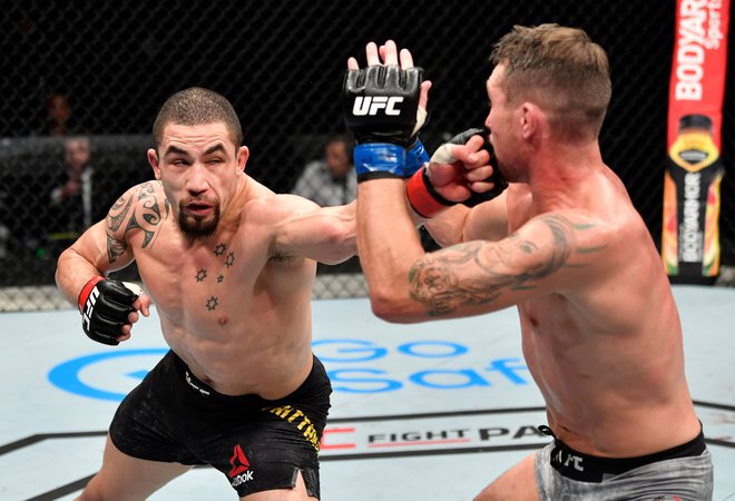 Robert Whittaker (levo) je bil po točkah boljši od Darrena Tilla. FOTO: Jeff Bottari/AFP