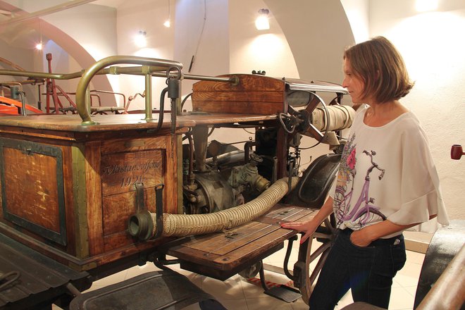 Gasilski muzej v Metliki ima številne zanimivosti, kot je bencinska motorna brizgalna iz okoli leta 1909. FOTO: Simona Fajfar