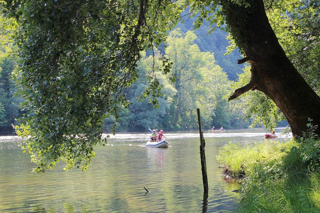 Vodni športi so sestavni del letovanja v Kolpski dolini. FOTO: Simona Fajfar