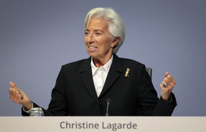 ECB je po vodstvom Christine Lagarde vzela pod drobnogled banke in jih pozvala, naj v krizi poskrbijo za stabilnost poslovanja. FOTO: Daniel Roland/AFP
