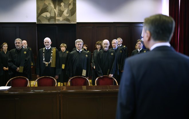 Zaradi odločitve politike je pravosodni sistem tako rekoč obstal, to pa je močno oklestilo tudi prihodke odvetnikov. FOTO: Blaž Samec/Delo