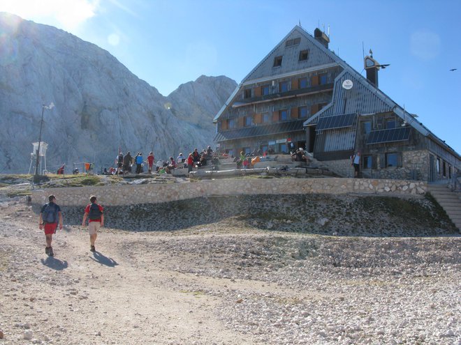 Planinska zveza Slovenije s prostovoljci bo skupaj z oskrbnikom in osebjem doma predstavila moto akcije &raquo;Biti inkluziven&laquo;. Foto Blaž Račič