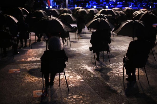 Večina vprašanih bi dogodke raje spremljala v živo kot na spletu. Kar 88 odstotkov vprašanih se strinja s trditvijo, da kulturne vsebine na spletu ne morejo nadomestiti dogodkov v živo. Foto Jure Eržen