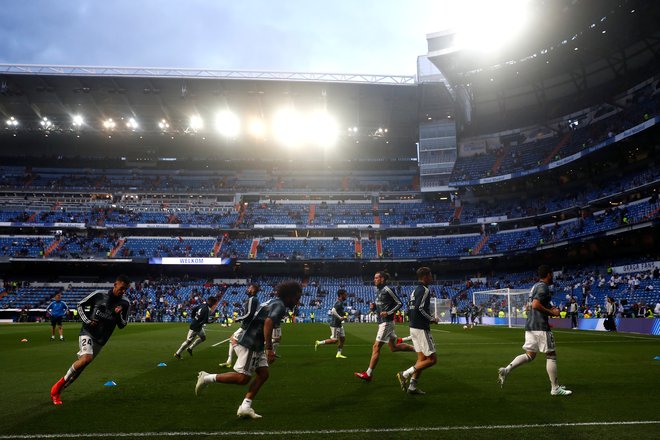 Realov štadion Santiago Bernabeu po pandemiji koronavirusa klubu seveda ne prinaša načrtovanih prihodkov. FOTO: Juan Medina/Reuters