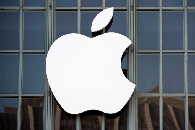 Na prvem mestu ostaja Apple z vrednostjo 241,2 milijarde dolarjev. FOTO: Josh Edelson/Afp