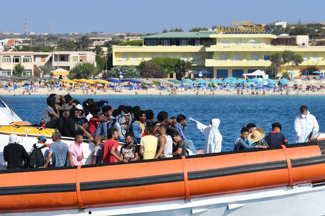 V zadnjem času se je povečalo predvsem število migrantov, ki v Italijo prihajajo iz Tunizije. Foto: Alberto Pizzoli/Afp