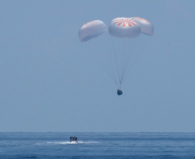 Padala so se odprla povsem po časovnih načrtih. FOTO: Bill Ingalls/Nasa/AFP