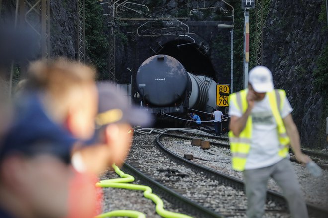 Na Obali od pristojnih institucij zahtevajo vse ukrepe za zagotavljanje najmanjših možnih tveganj za nastanek nesreč. FOTO: Uroš Hočevar/Delo