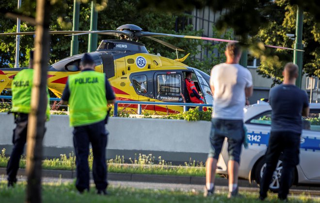 Nizozemca so po hudem padcu oživljali skoraj eno uro in ga s helikopterjem nemudoma odpeljali na intenzivni oddelek klinike v Sosnoviecu na poljskem jugu. FOTO: Grzegorz Celejewski/Reuters