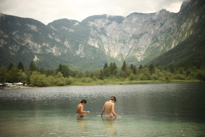 Nebesa nad Bohinjskim jezerom. FOTO: Jure Eržen