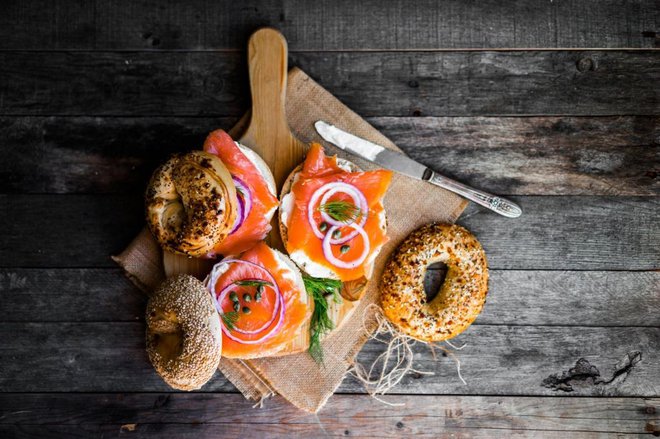 Ne pozabite: sendviči ljubijo zelenjavo, zato je ne hranite za kdaj drugič. Pa čim manj sira. FOTO: Shutterstock