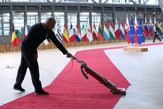 Ključni izziv, pred katerim so danes države članice, je, kako dodeljena sredstva čim bolj učinkovito uporabiti. FOTO: Yves Herman/Reuters