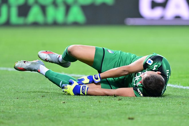 Vratar Atalante Pierluigi Gollini je zaradi poškodbe odpadel za četrtfinale lige prvakov s PSG. FOTO: Miguel Medina/AFP