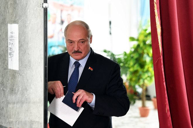 Aleksander Lukašenko bo še šestič zapored vodil državo. FOTO:&nbsp;Sergei Gapon/Reuters
