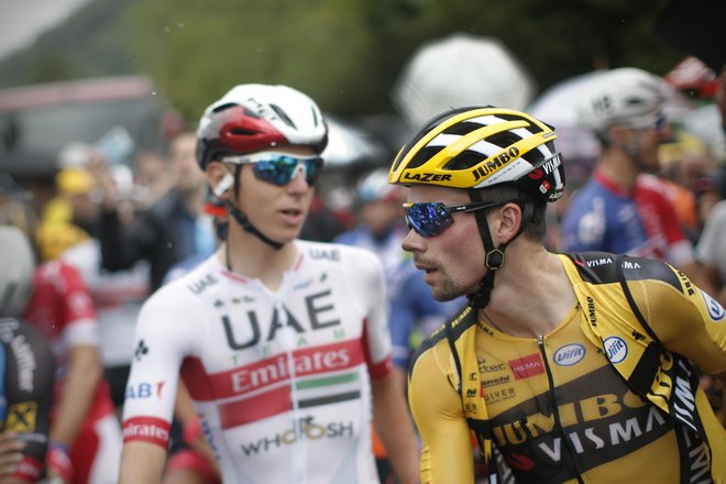 Primož Roglič (desno) je po zmagi na dirki Tour de l&#39;Ain favorit pred kriterijem Dauphine, na katerem bo med njegovimi tekmeci tudi Tadej Pogačar. FOTO: Jure Eržen/Delo