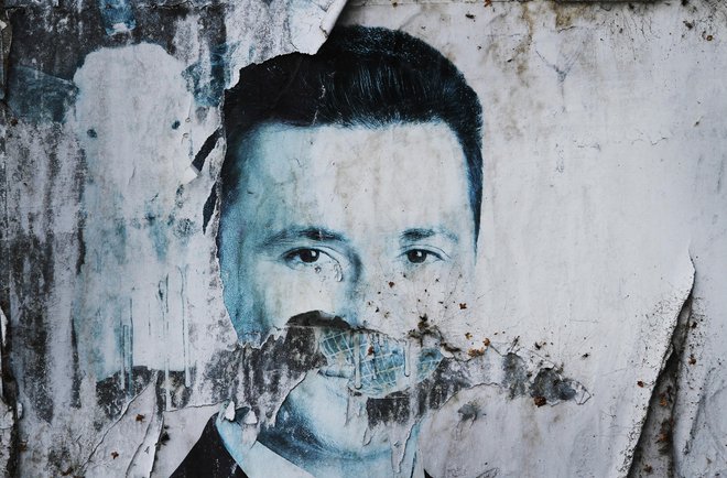 Predvolilni plakat makedonskega premierja Nikole Gruevskega. FOTO: Jože Suhadolnik/Delo